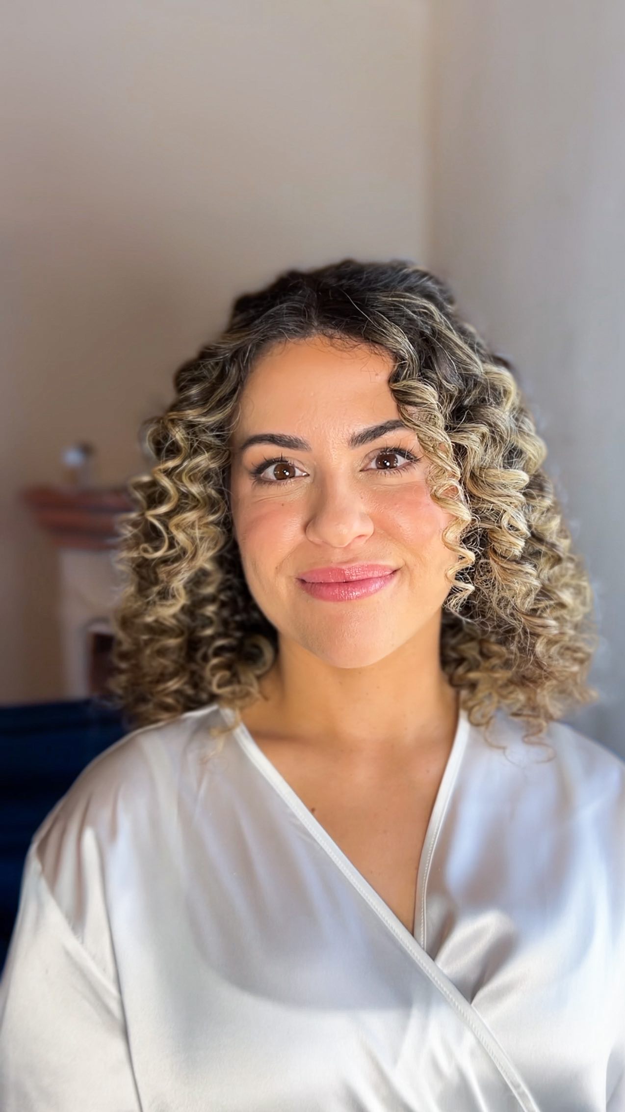 When a bride says “I prepped the way you asked me to”… literally talk dirty to me 😮‍💨

Here are 3 things brides do that make glam 10x better:

✨ Follow the prep instructions (yes, they matter)
✨ Show up with inspo that matches their real hair/skin
✨ Tell me the vibe they actually want to feel, not just look

Client prep >>> everything.

Dreaming up your glam but feeling overwhelmed? DM me “BRIDAL VIBES” and I’ll send inspo that matches your style.