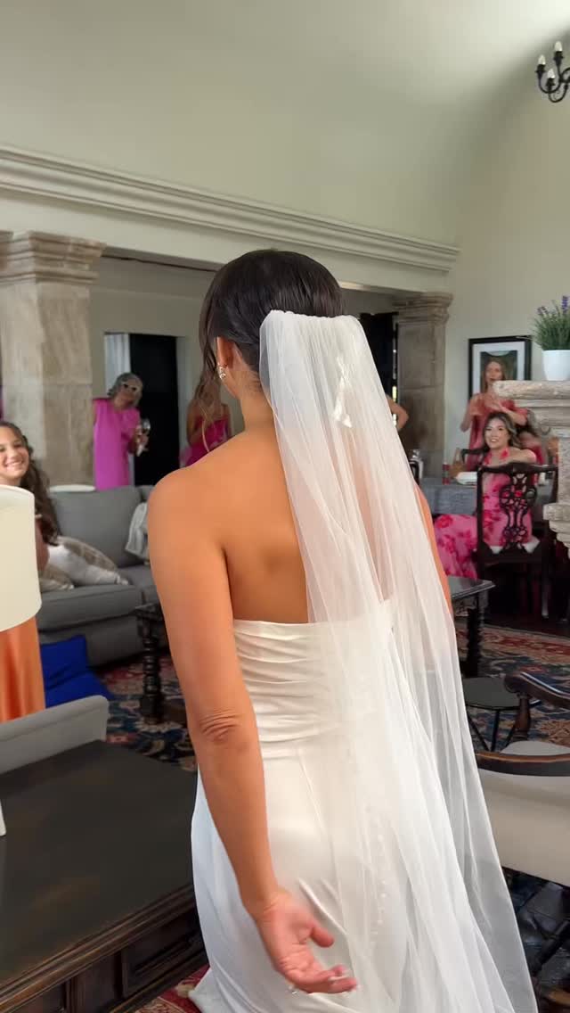 Becky’s wedding morning meant getting 15 women ready, and while that can easily feel overwhelming, for us it’s about creating a seamless and calm experience from start to finish.

Everything is planned with intention so the energy in the room stays relaxed, the timing flows effortlessly, and every person feels taken care of without rushing the moment.

Because beyond the makeup, what truly matters is how the morning feels and how you remember it 🤍

Inquire through the link in our bio ✨

#sanmigueldeallende #sanmiguelwedding #destinationweddingmexico #sanmiguelbrides #bridalmakeupartist weddingmakeupartist destinationbride mexicowedding naturalbridalmakeup luxurybridal

san miguel de allende wedding makeup artist destination bride san miguel makeup artist bridal makeup san miguel destination wedding mexico san miguel brides makeup artist queretaro wedding makeup destination bridal team mexico