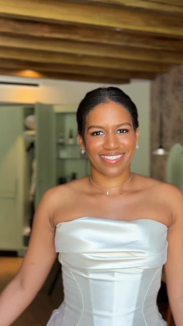 The IT Bride look isn’t about heavy makeup — it’s soft glam that still feels elevated, polished, and completely you. Think effortless hair, glowing skin, and luxury beauty for brides who want to feel like the best version of themselves.

For brides traveling from the US and planning a destination wedding in San Miguel de Allende.

#SanMiguelDeAllendeWedding #DestinationBride #LuxuryBride #SoftGlamBride #bridalhairandmakeup