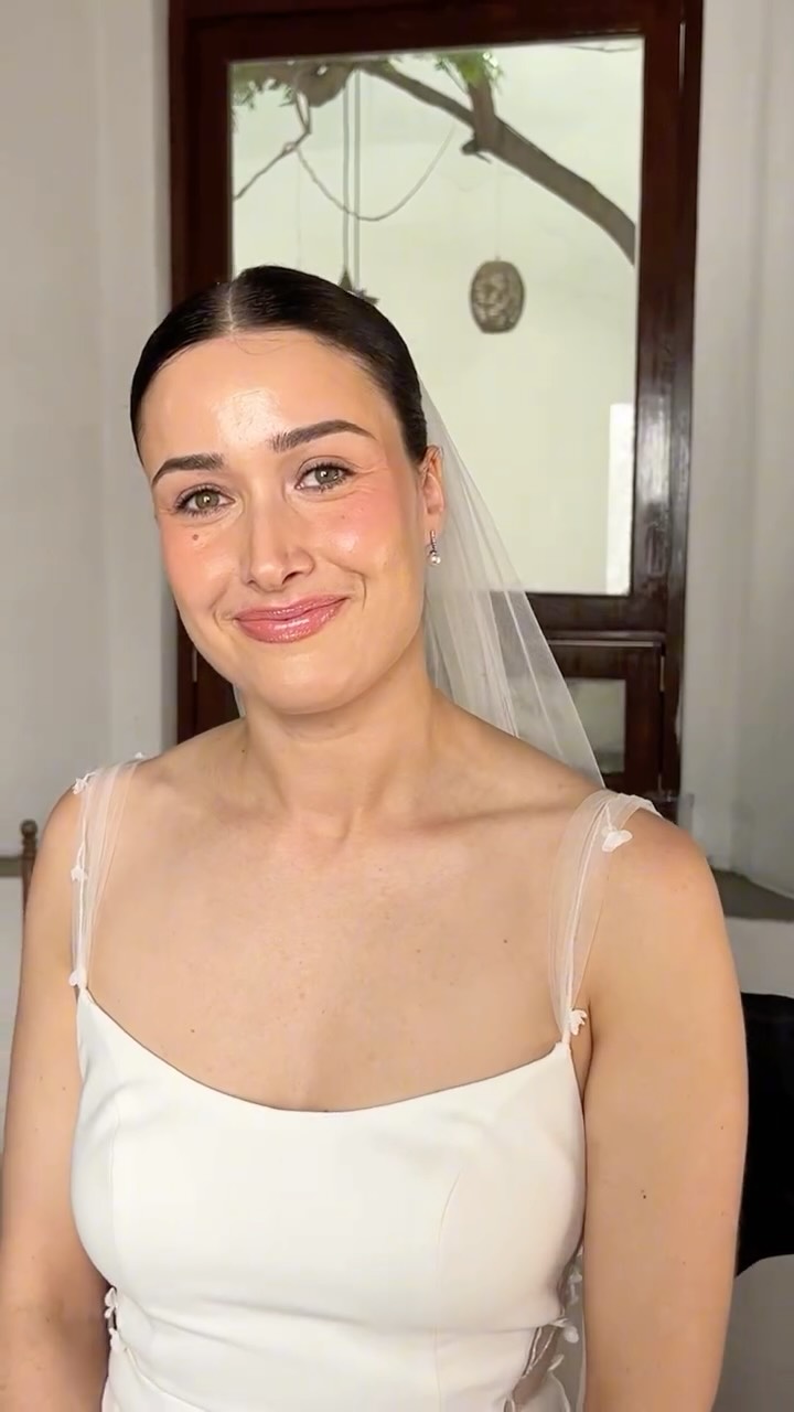 “She said: ‘I want to look like myself…’ 🤍

During her bridal trial, she told us she loves the effortless beauty of Sophia Richie—fresh skin, soft definition, and a look that feels timeless rather than trendy.

The best bridal makeup doesn’t change who you are—it simply lets you shine. ✨

Planning a destination wedding in Mexico? We’d love to create a bridal look that feels authentically you.

#DestinationBrideMexico #MexicoWedding #DestinationWeddingMexico #BridalBeauty #NaturalBridalMakeup