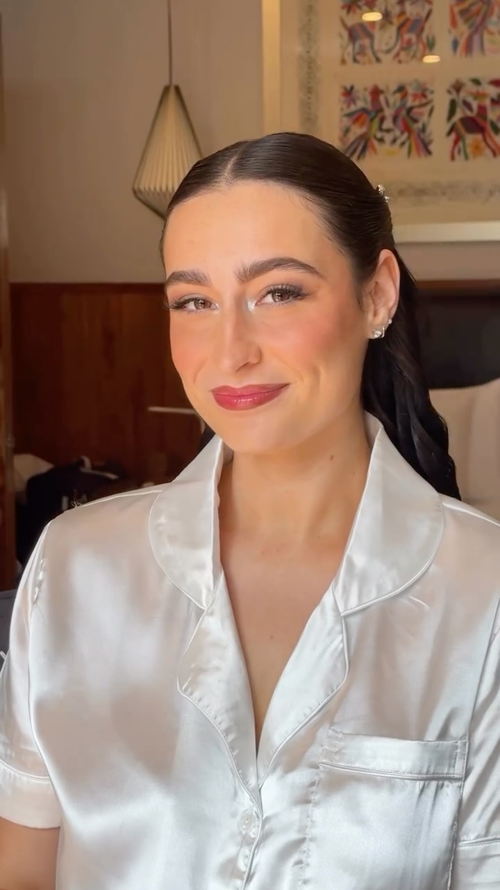 PSA: you do NOT need to wear only nude tones to look “natural” on your wedding day.

Natural doesn’t mean washed-out, colorless, or muted — it means balanced, intentional, and true to you.

Here’s what actually matters:
✨ The right undertones that complement your skin
✨ The right placement that enhances your features
✨ The right level of intensity for your vibe, lighting, and photos

Customization > “neutral-only” rules. Every. Time.

Save this for your bridal makeup board 💕
Then check my “BRIDAL LOOKS” highlight for real before + afters.